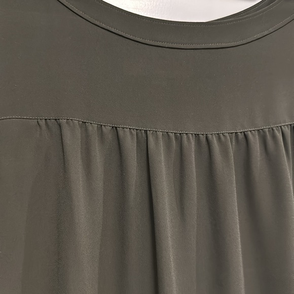 LOFT Army green blouse with gold button detailing. - Picture 6 of 6